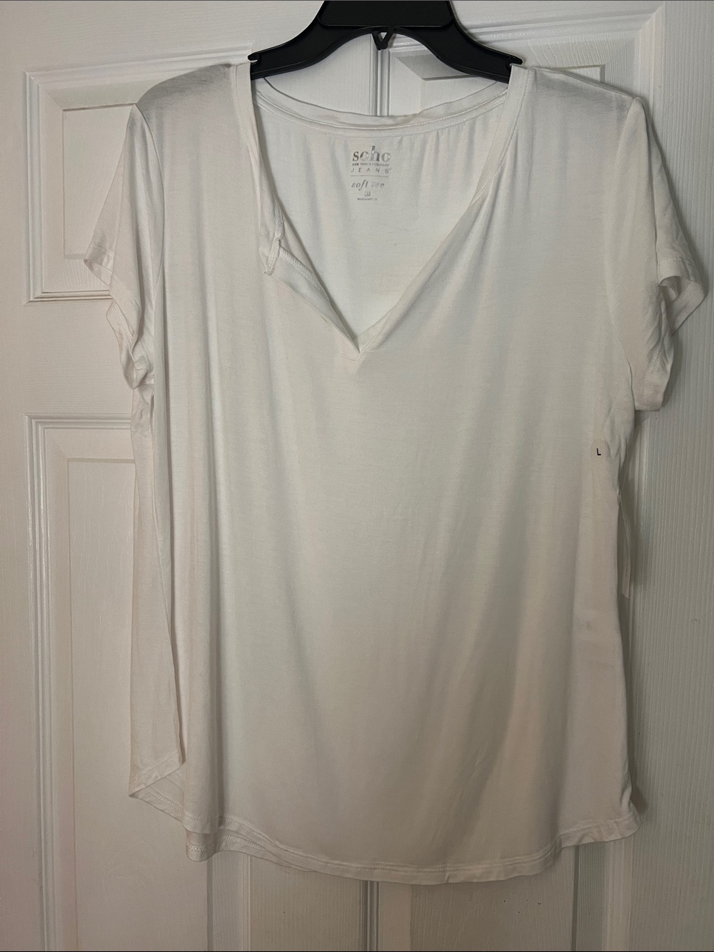 White New York and Co V-Neck Women's Top
